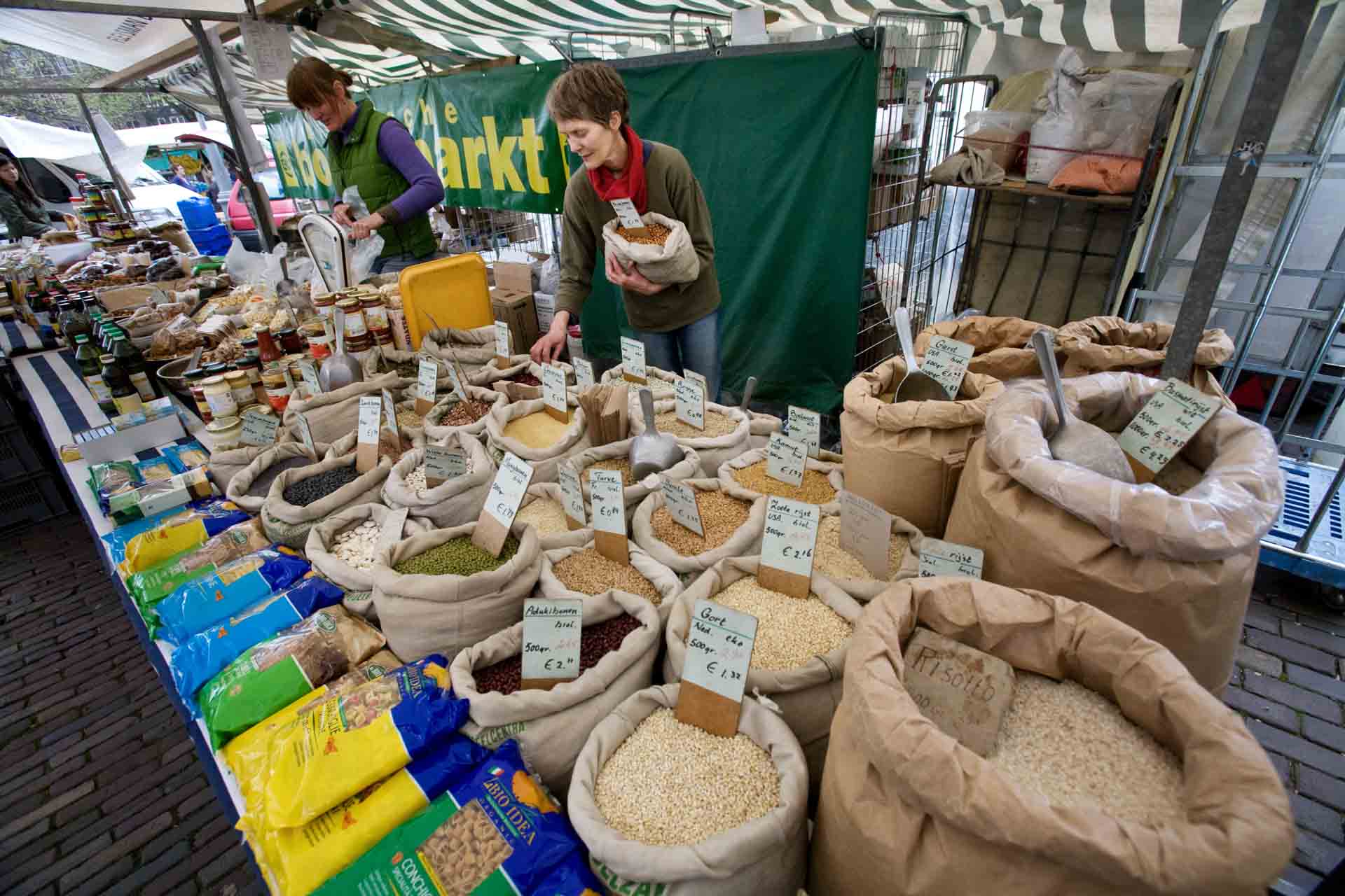 stalls_at_street_food_market_amsterdam