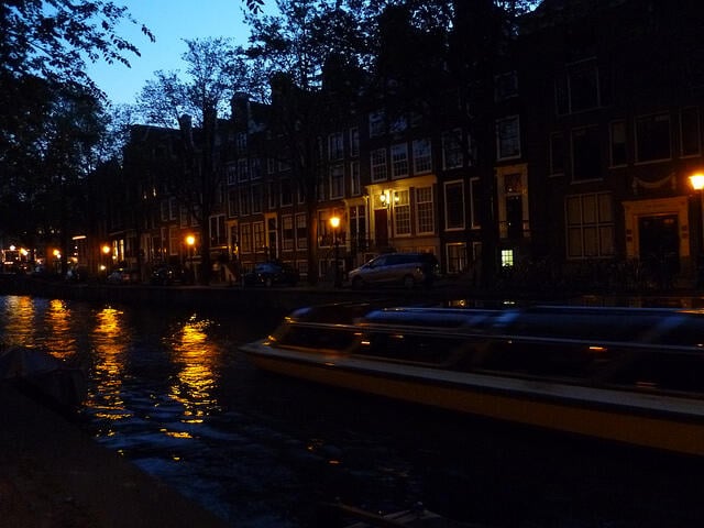 canals at night amsterdam