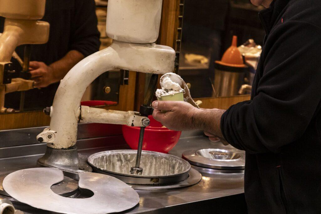 italy-rome-gelato-freshly-made