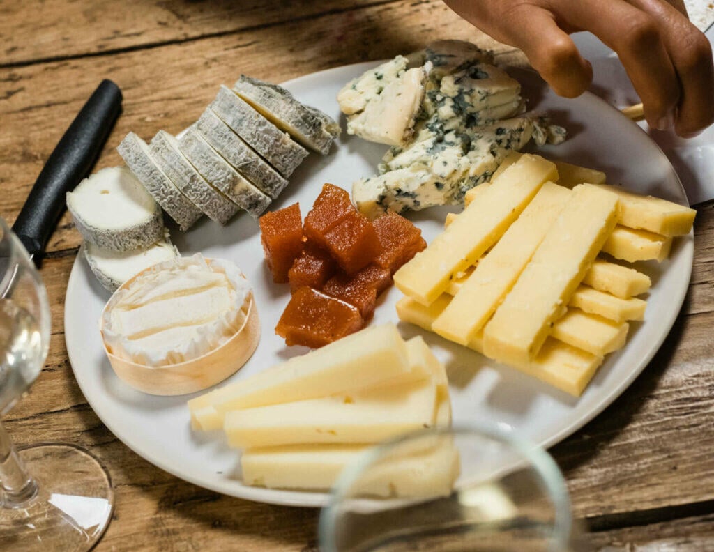 eating-paris-food-tour-french-cheese-platter