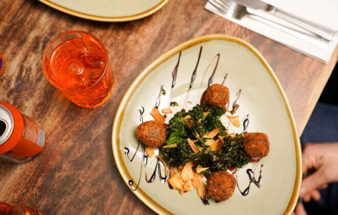 Eating Edinburgh: Old Town Food & Drinks Tour