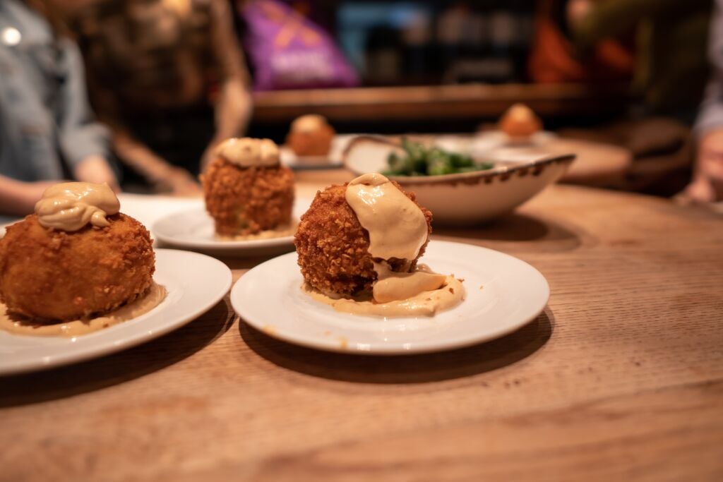 Barcelona-bomba-de-barceloneta-perikete-food-tour