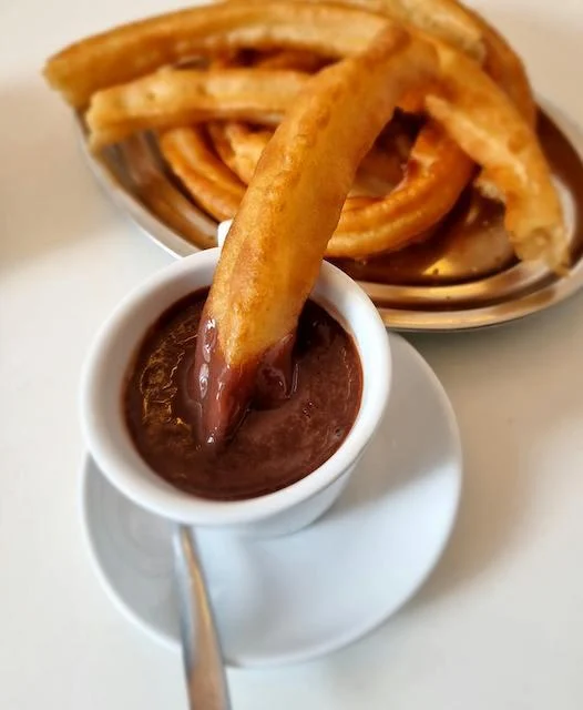 portion_of_churros_with_chocolate_Madrid