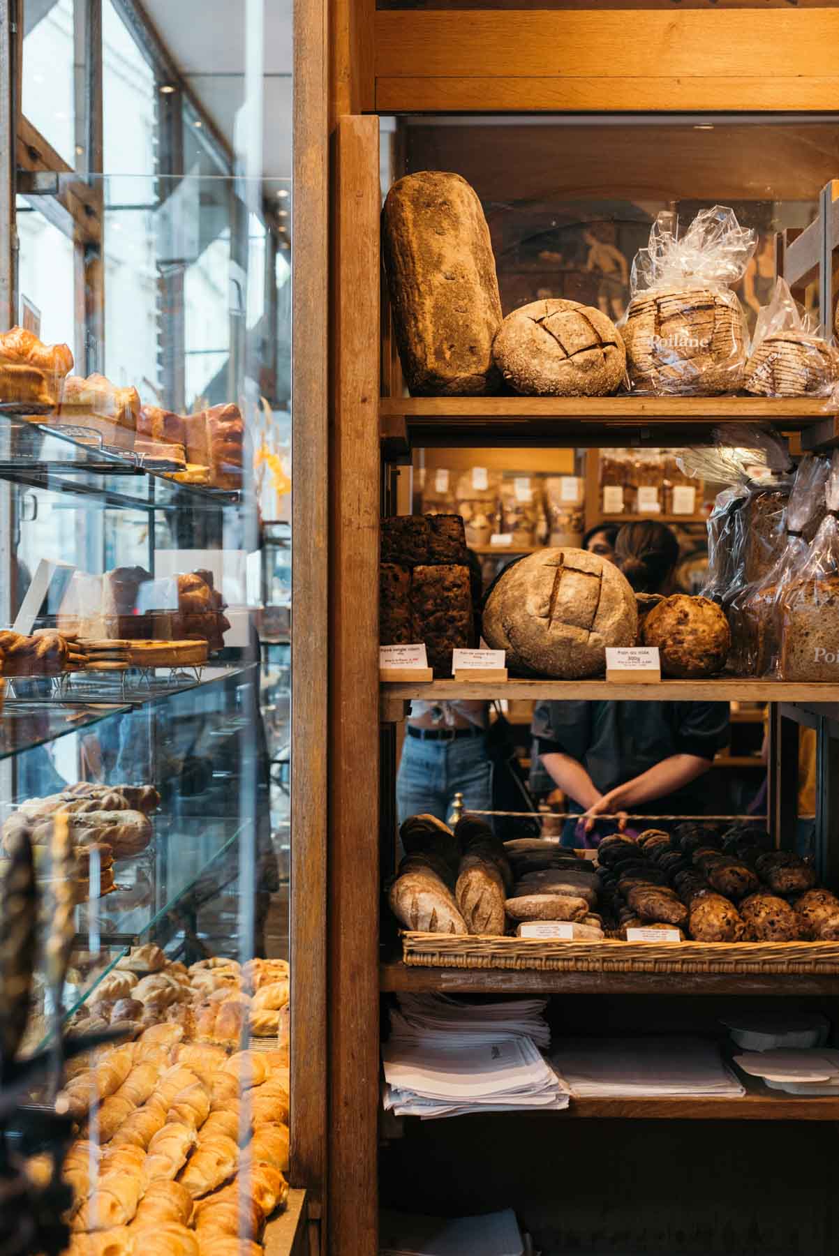 bread_in_the_window_Poilane_Paris