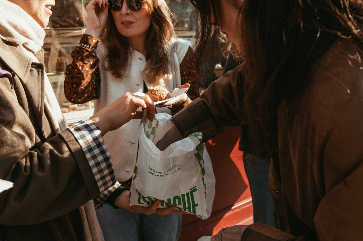 Tour_group_eating_snacks_at_Tranché_Bakery_Paris