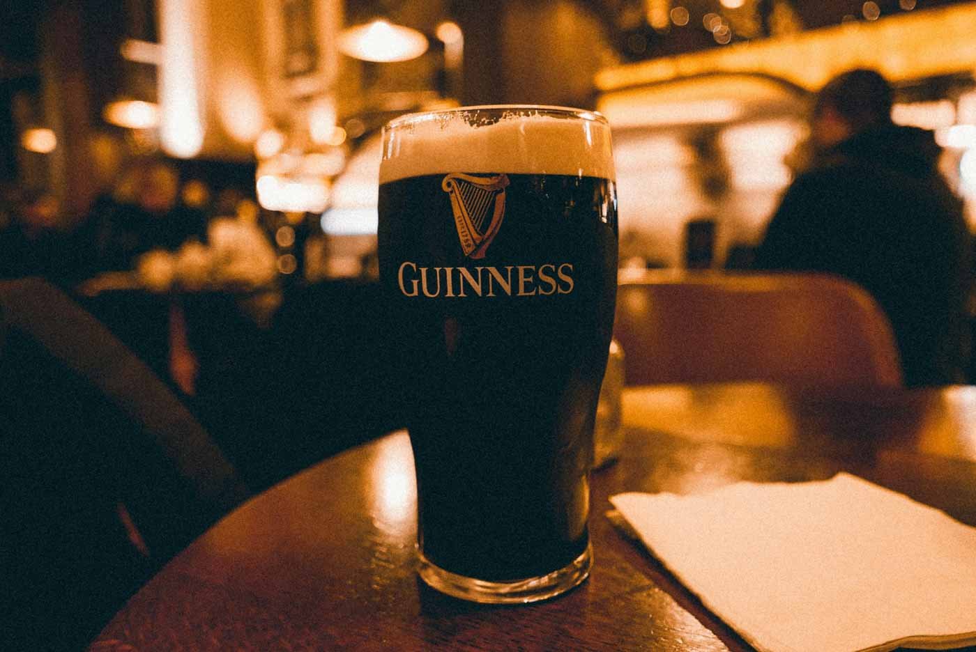 Guinness_in_a_bar_in_Dublin
