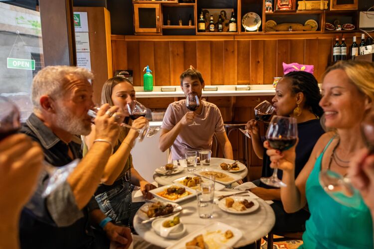 Barcelona Gothic Quarter VIP Tapas & Wine Tour