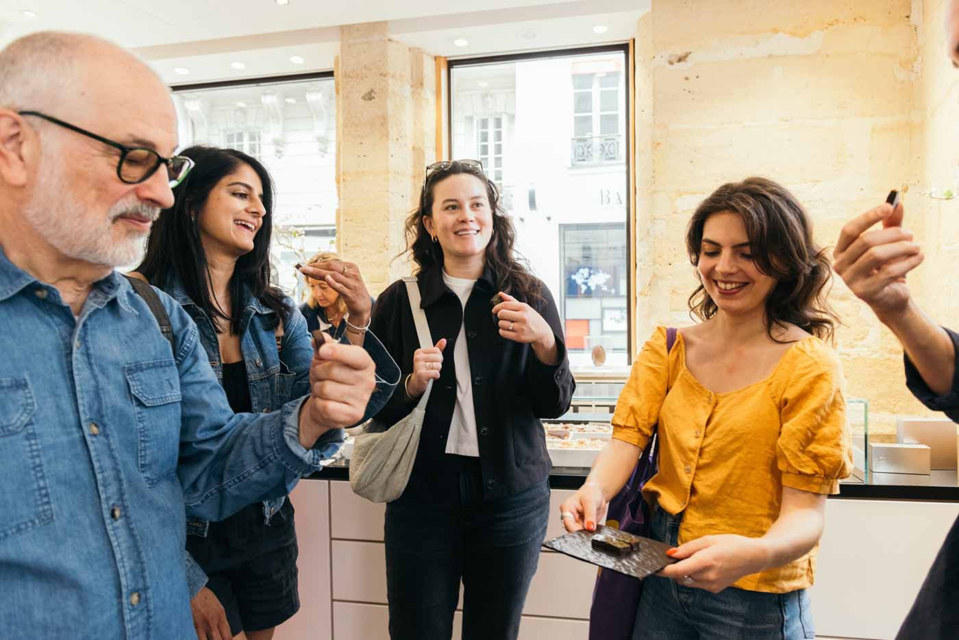 people_eating_chocolates_at_Jacques_Genin_Paris
