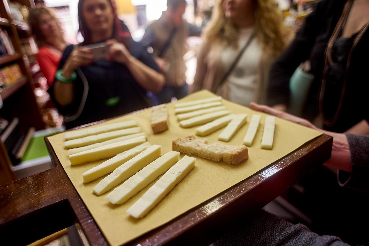 Sliced_cheese_Alimentari_Sandro_&_Ivana_Florence