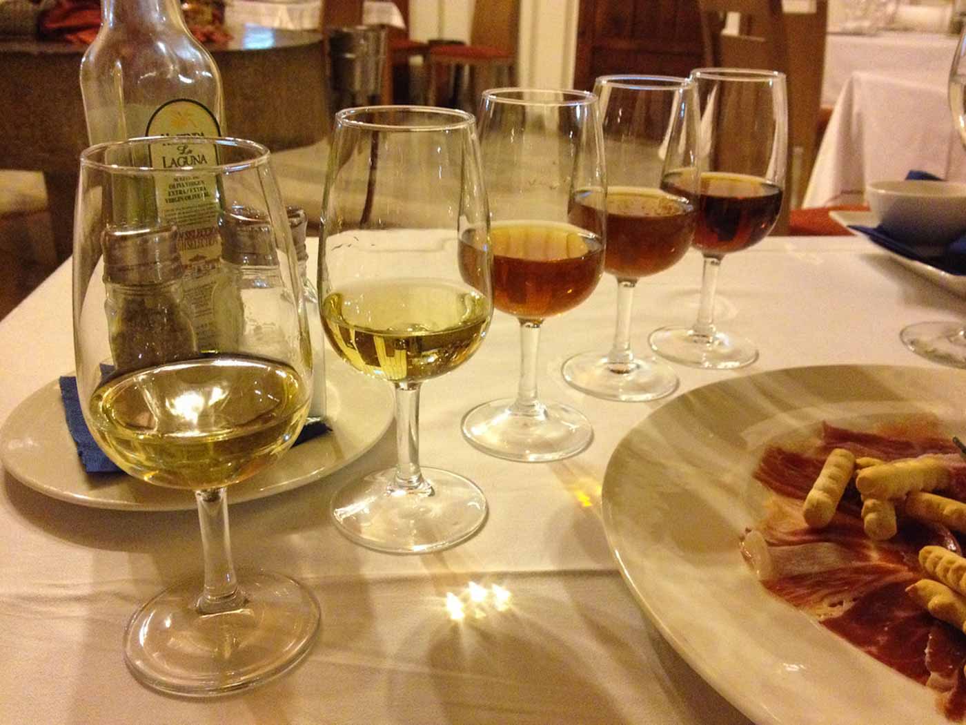 Glasses_of_sherry_Seville